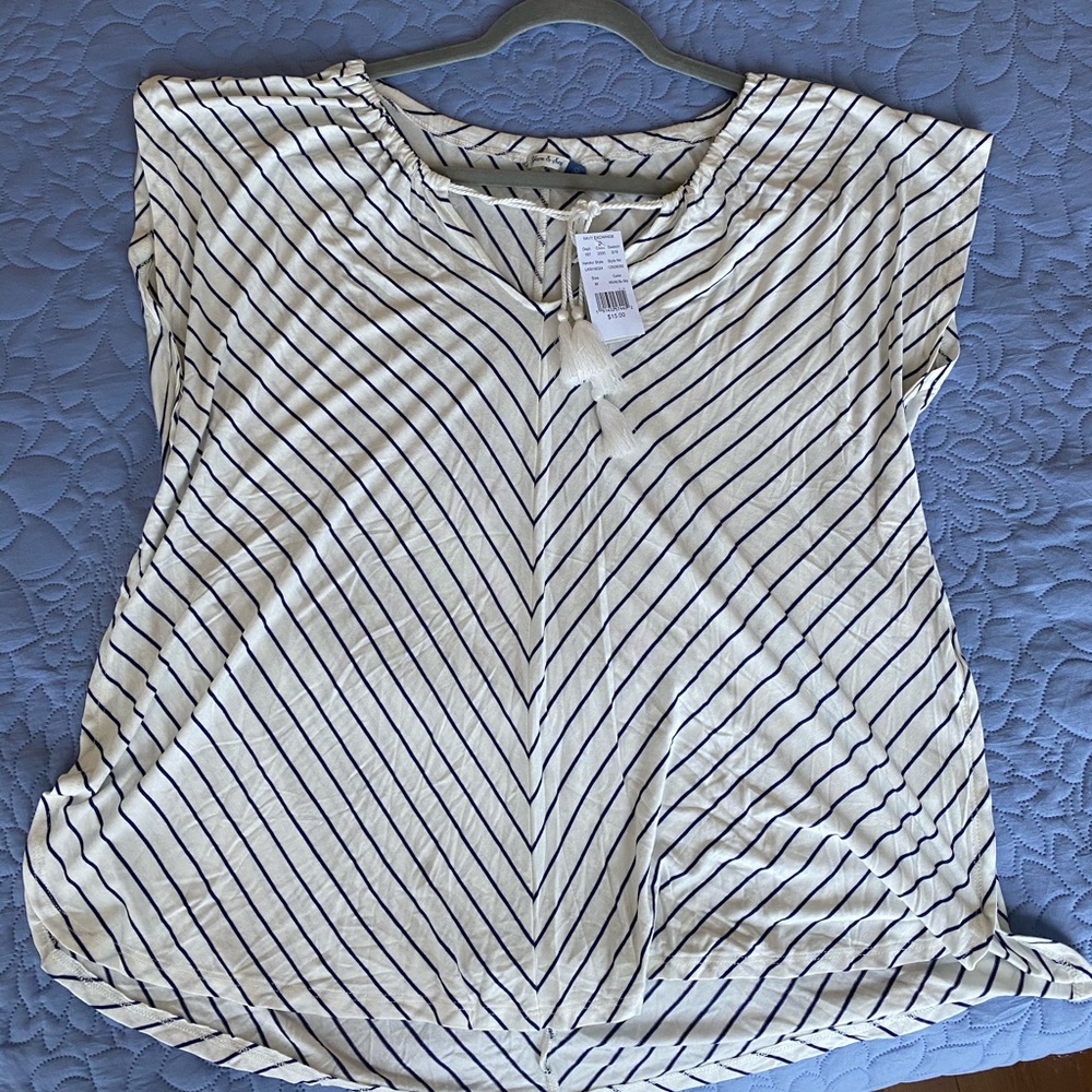 🌟White with Navy stripes top